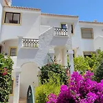 The Swallow\'S Rest Beach House - Meia Praia